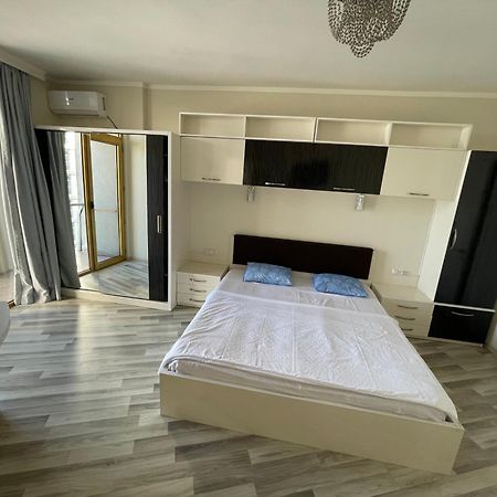 Sea View Apartment Батуми Екстериор снимка