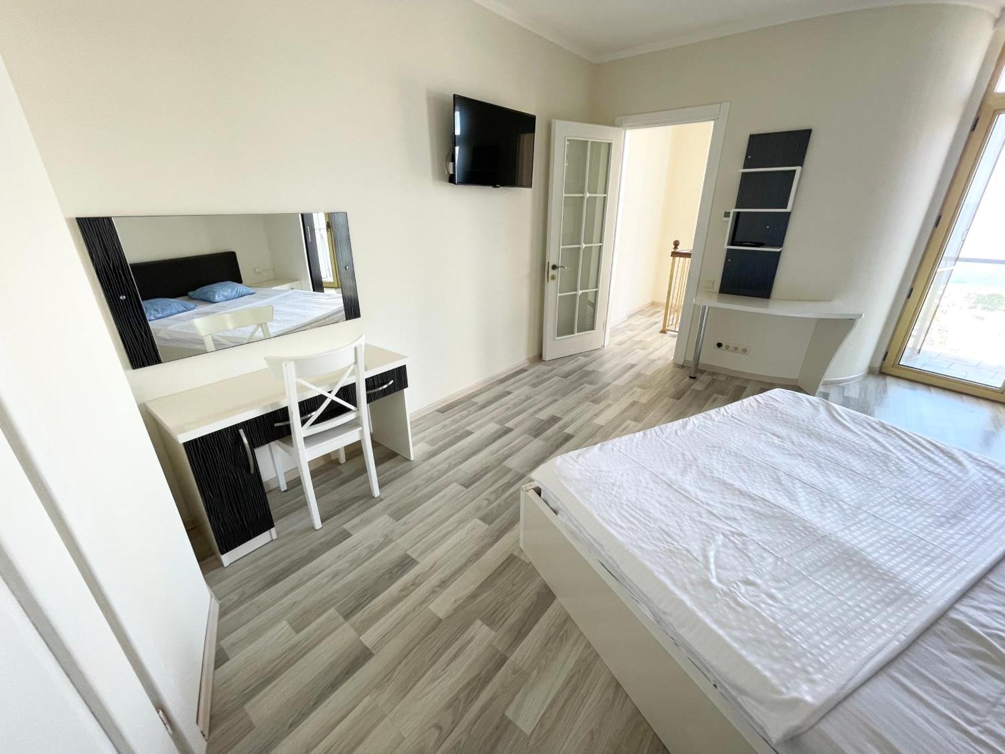 Sea View Apartment Батуми Екстериор снимка