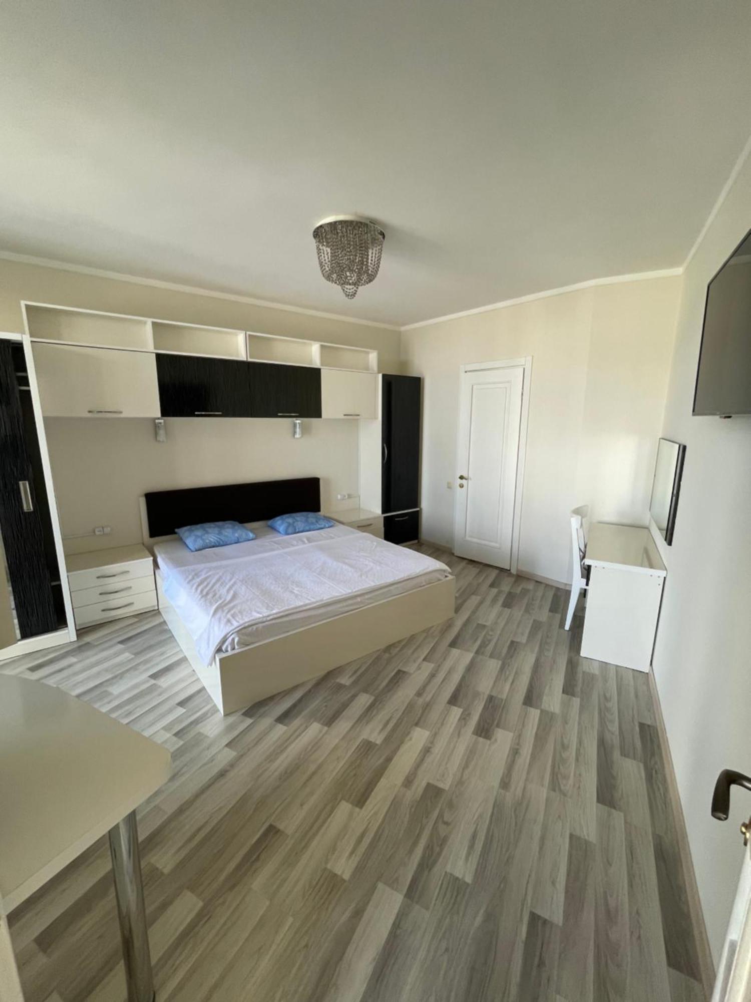 Sea View Apartment Батуми Екстериор снимка