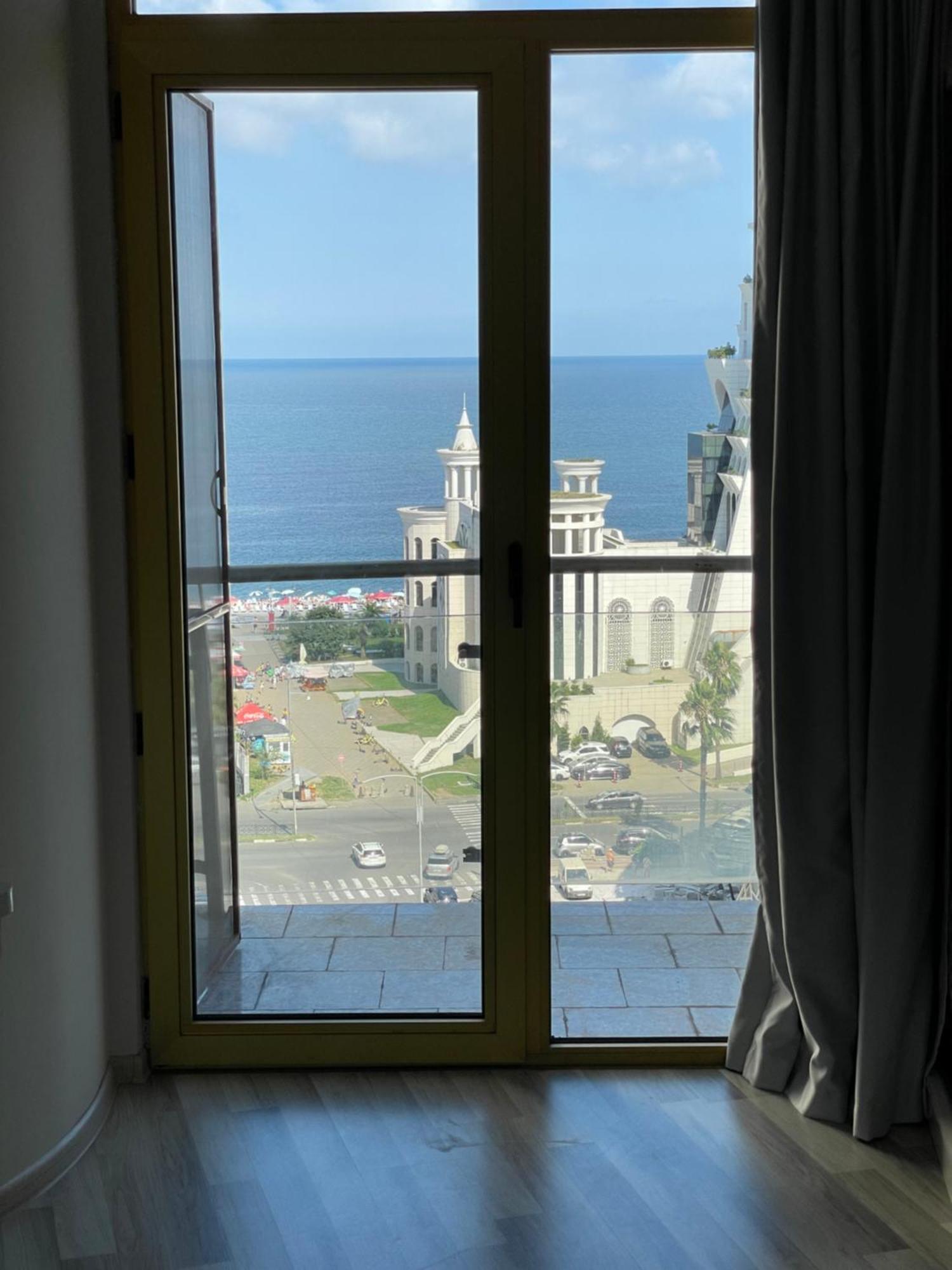 Sea View Apartment Батуми Екстериор снимка